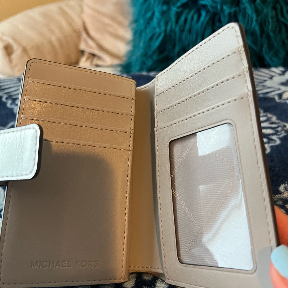 Michael Kors Textured Cream Wallet - Picture 2 of 4